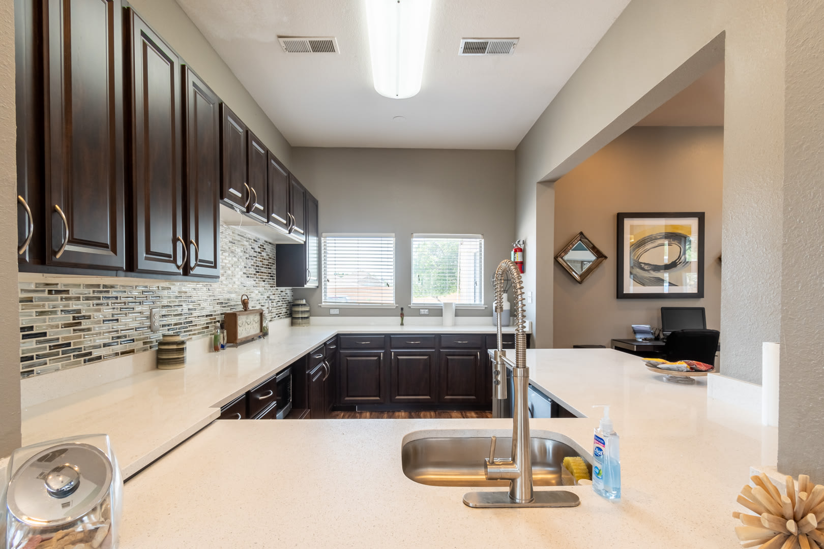 Western Station Apartments – photo 2