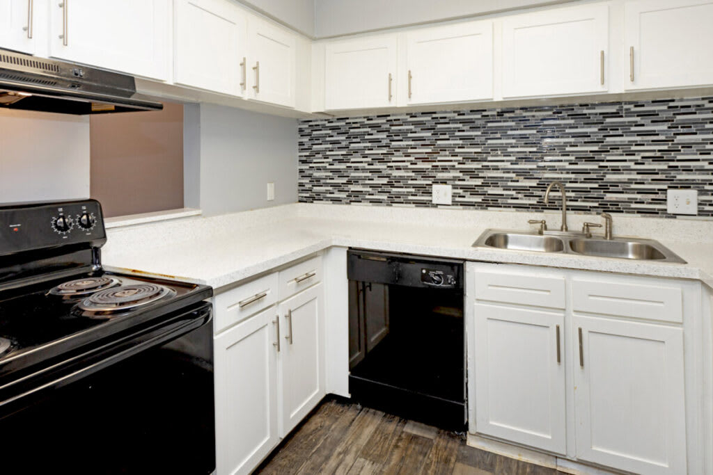 Lakewood Oaks – photo 2