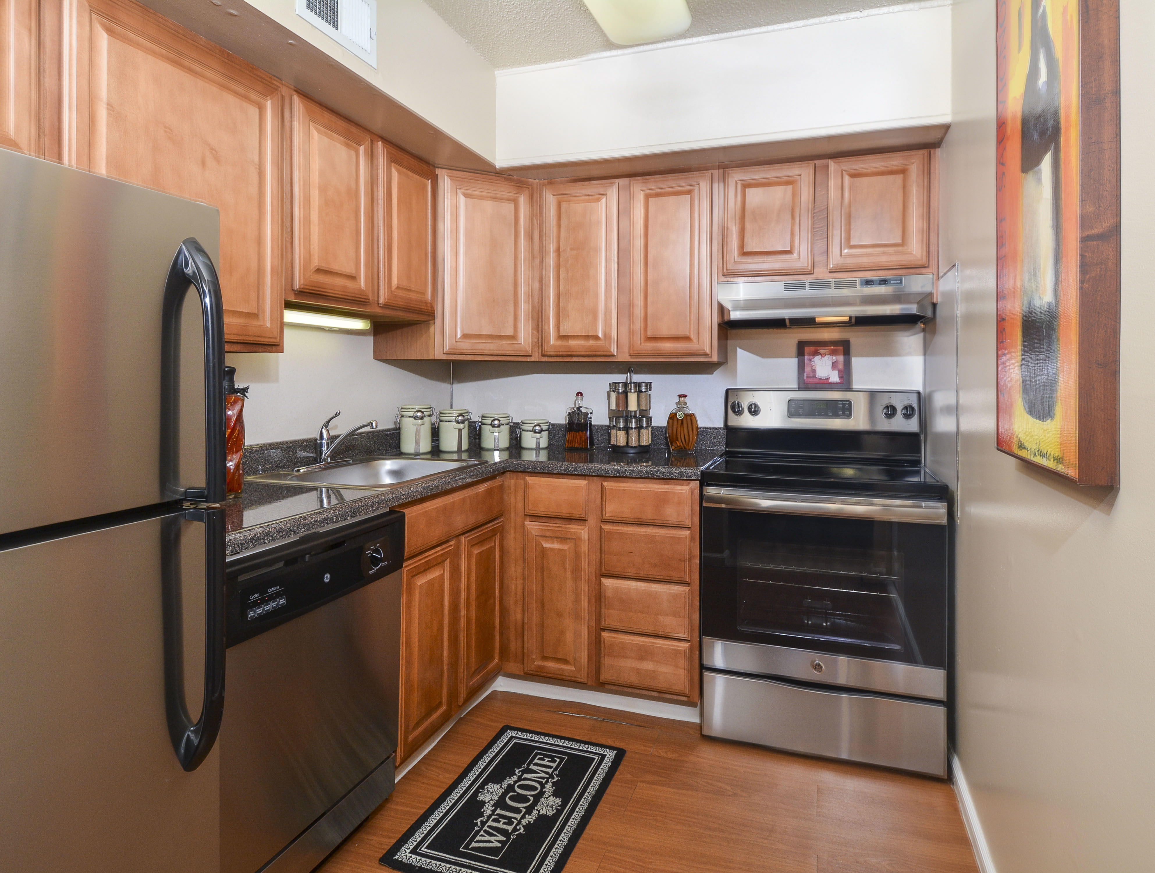 Westover Club Apartments – photo 1