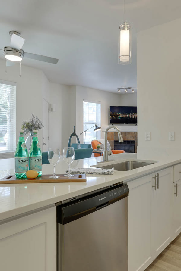 Sunfield Lakes Apartments – photo 5