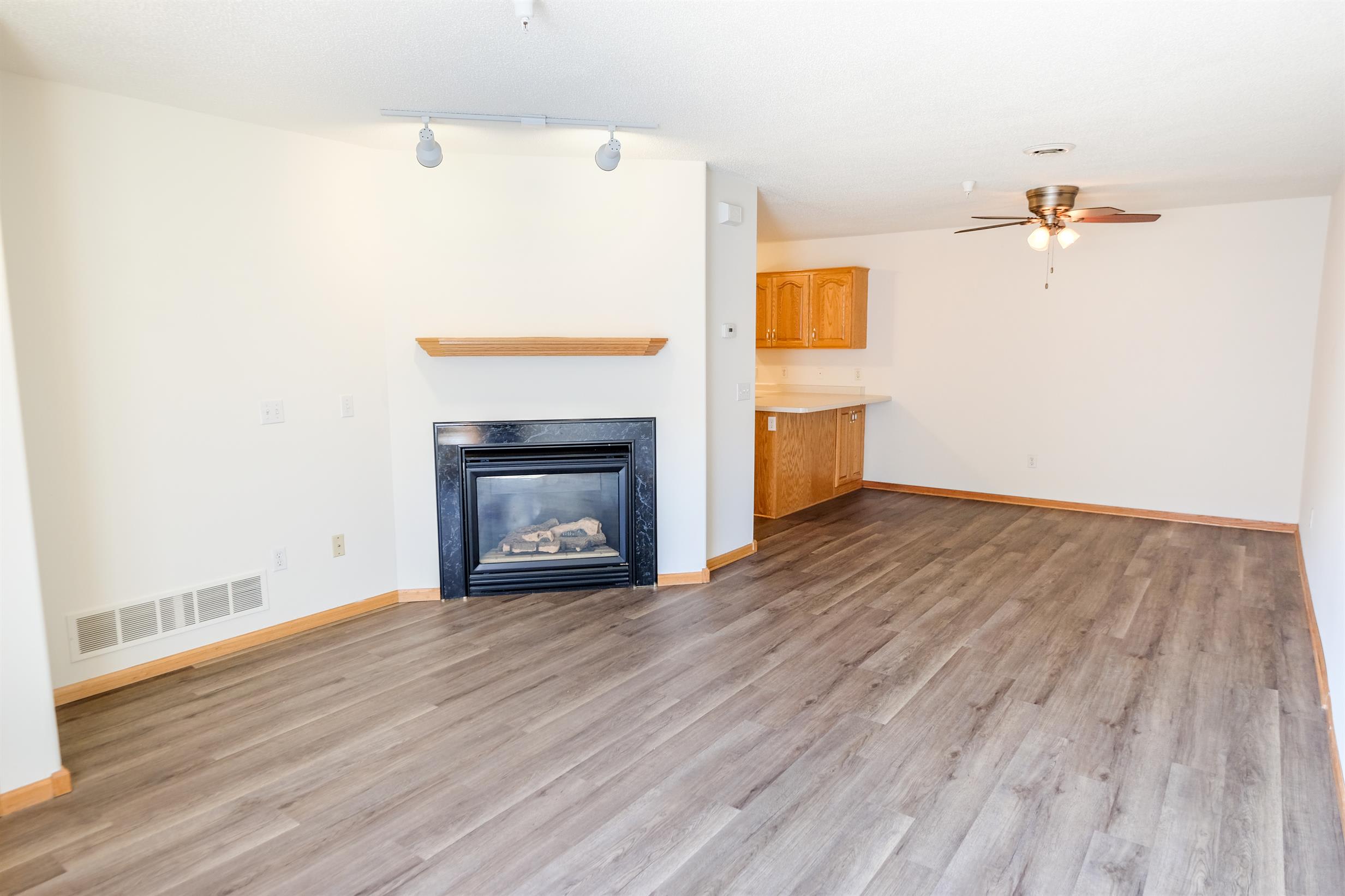 Oak Pointe Townhomes – photo 2