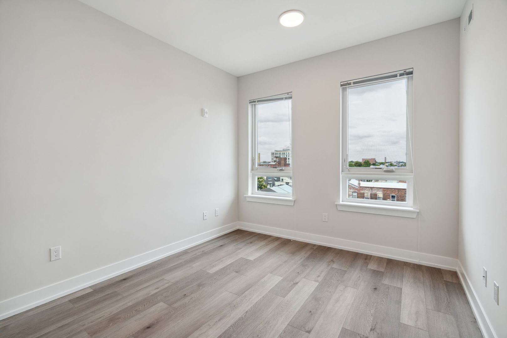 342 W Girard Avenue – photo 4