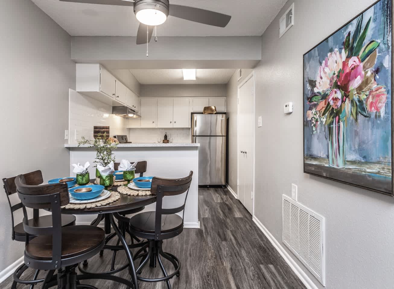 Village Oaks Apartments – photo 3