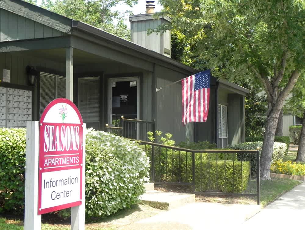 Seasons Apartments – photo 2