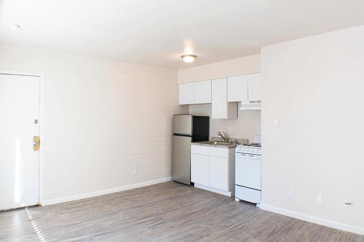 128R Apartments – photo 3