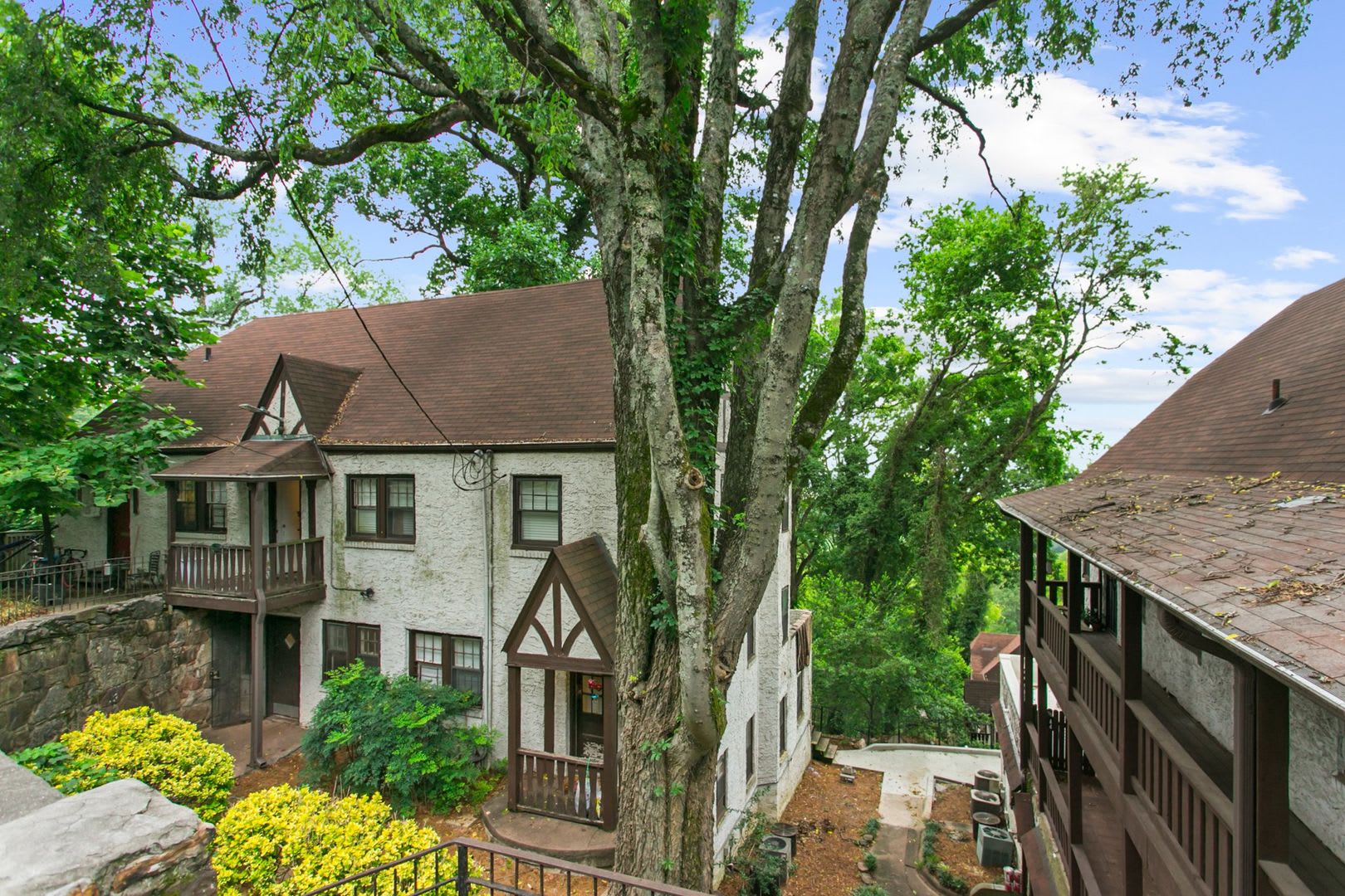 Manor Village – photo 3