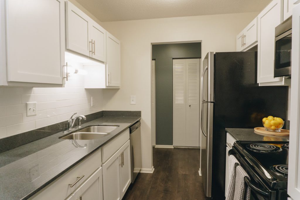 Astor Place Apartments – photo 2