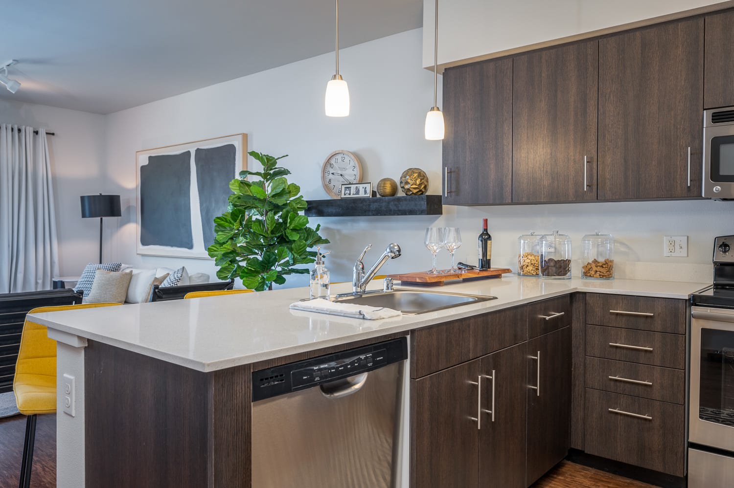 The Waterline Apartments – photo 2