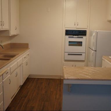 Chateau Vue Apartments – photo 3