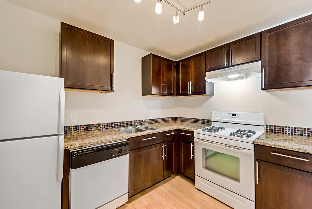 West 7th Apartments – photo 1