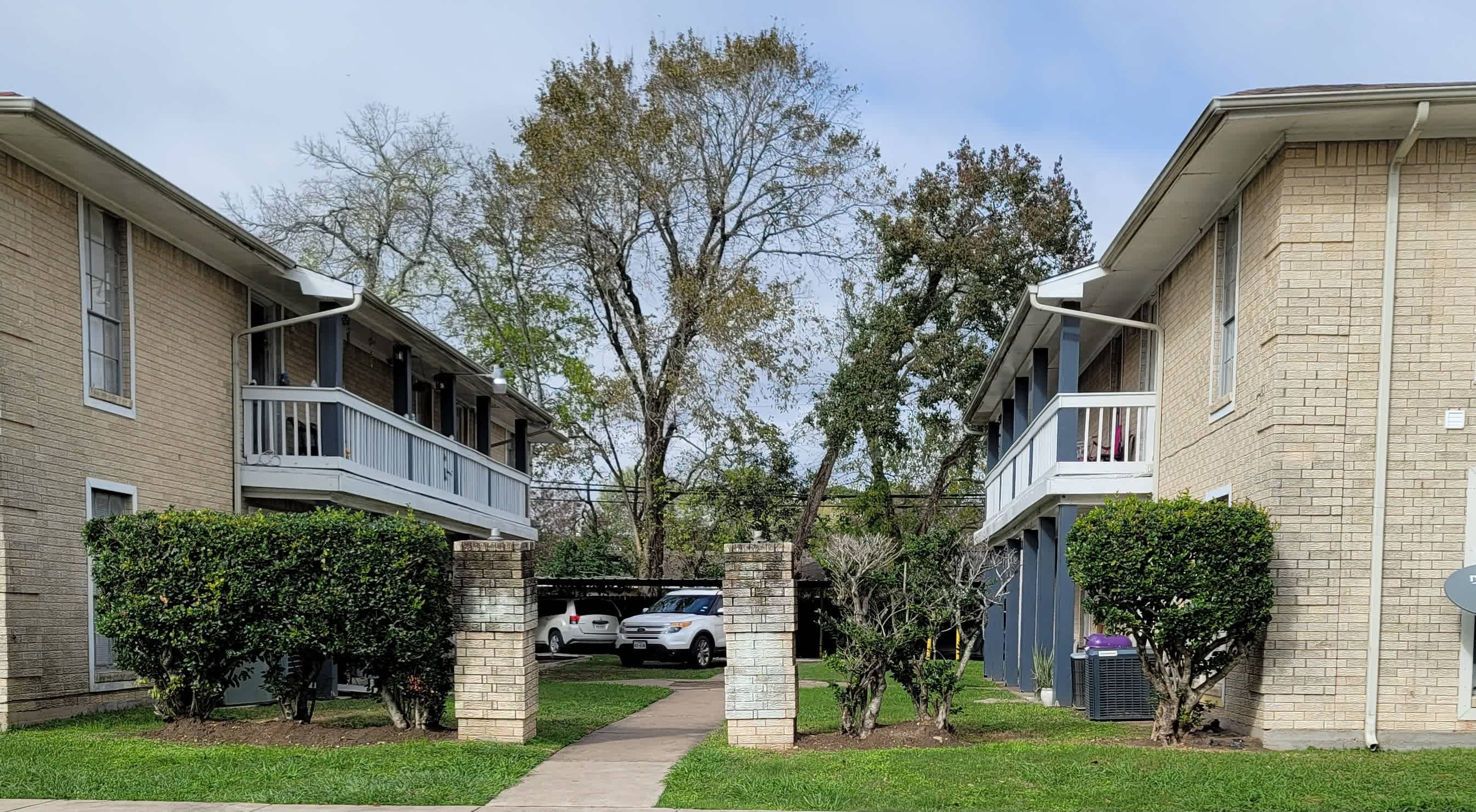 Tropicana Apartments – photo 1