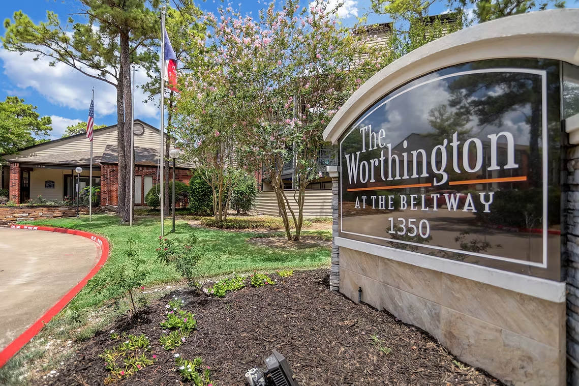 The Worthington at the Beltway – photo 2