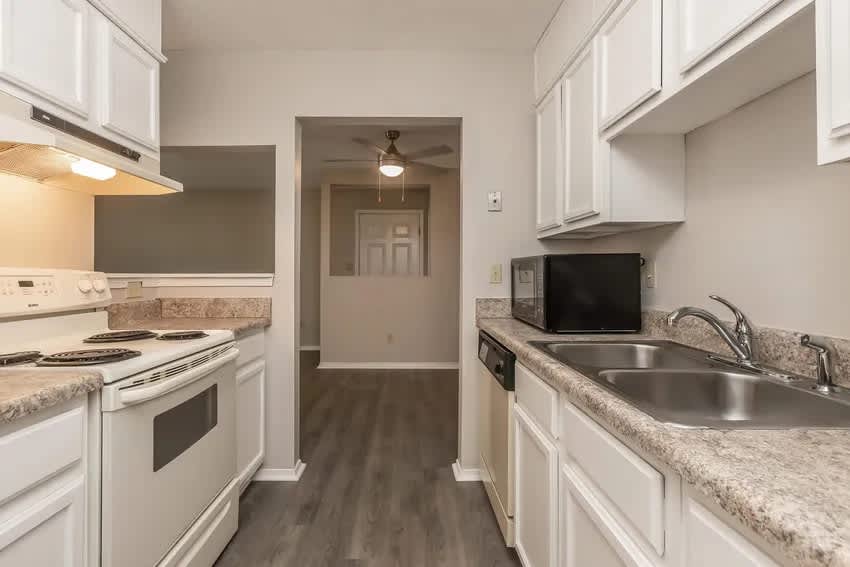 Woodland Run Apartments – photo 2