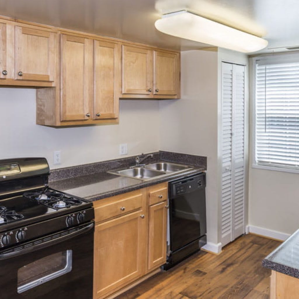 Eaton Square at Arlington Ridge – photo 3