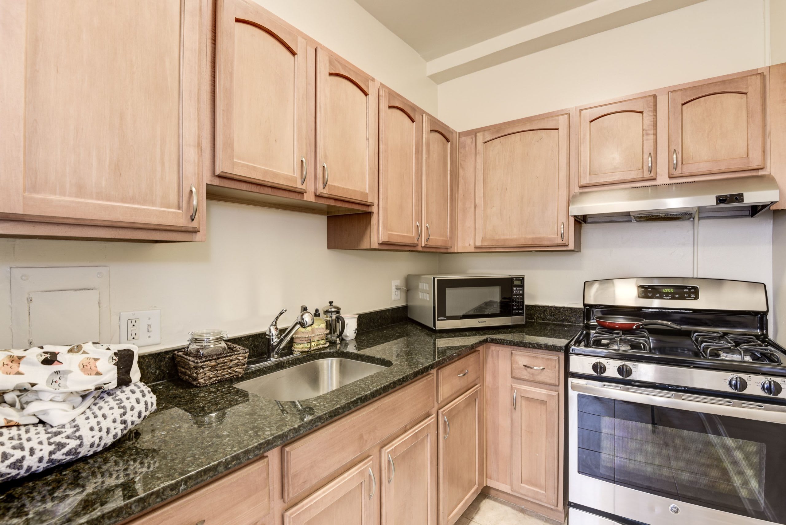 3032 Rodman – photo 1