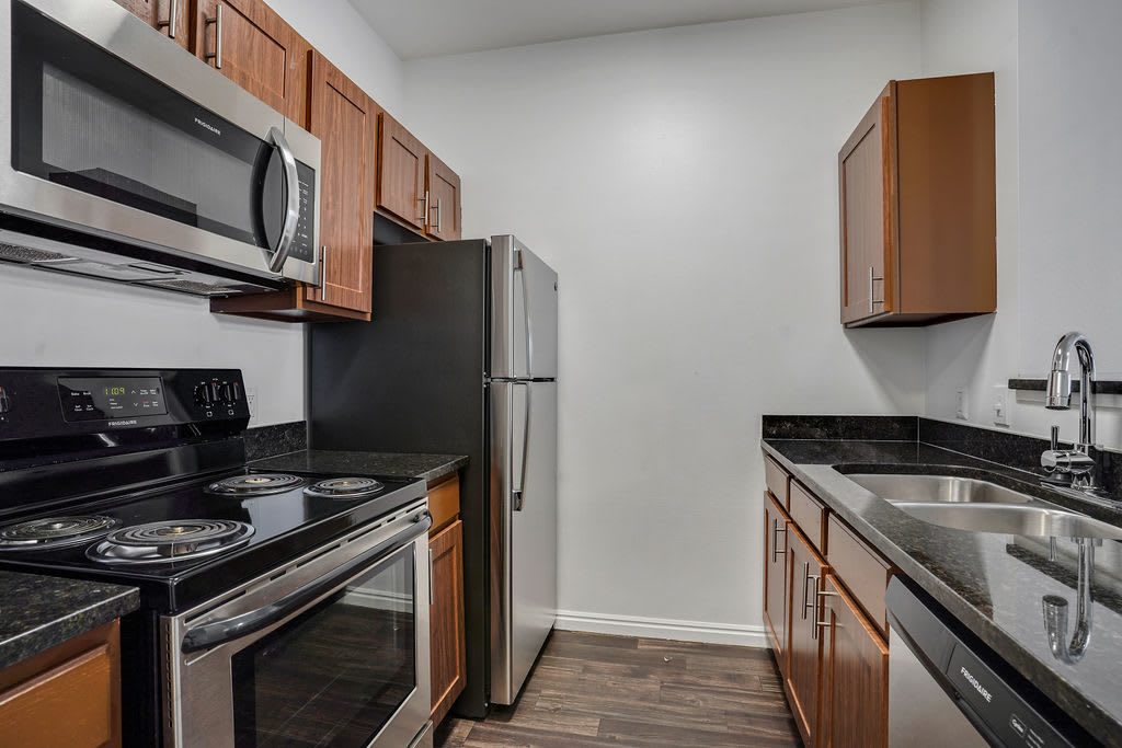 Braxton Apartments – photo 4