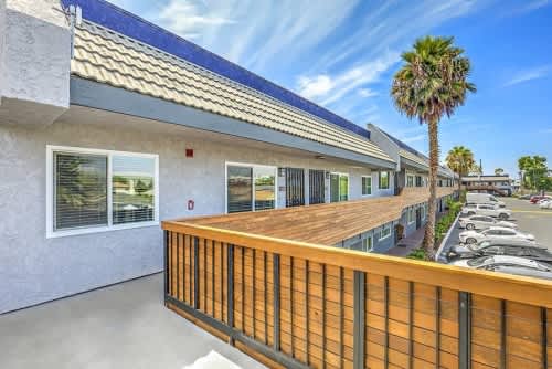 Del Amo Place Apartment Homes – photo 4