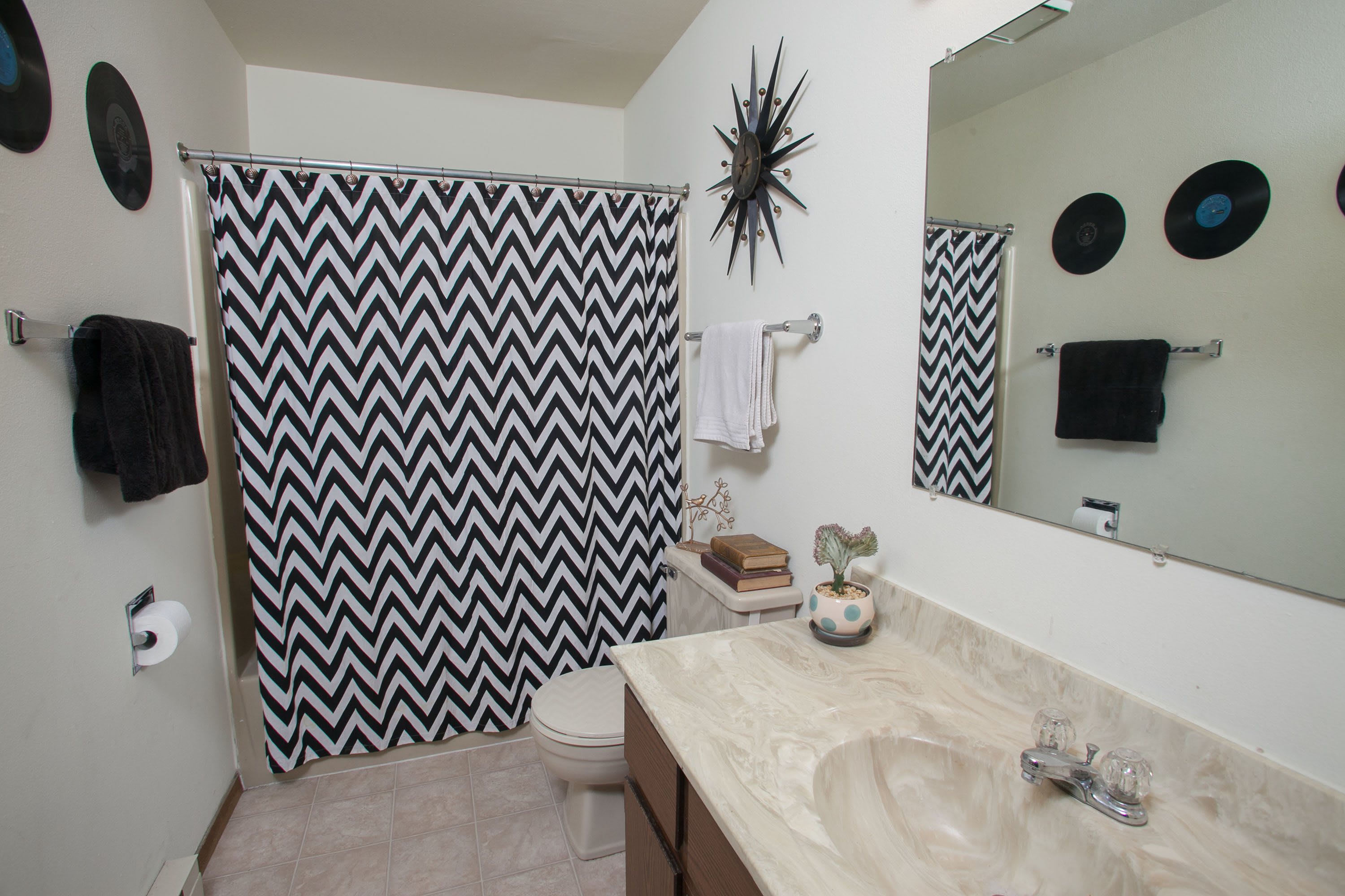 Applegate Apartments – photo 2