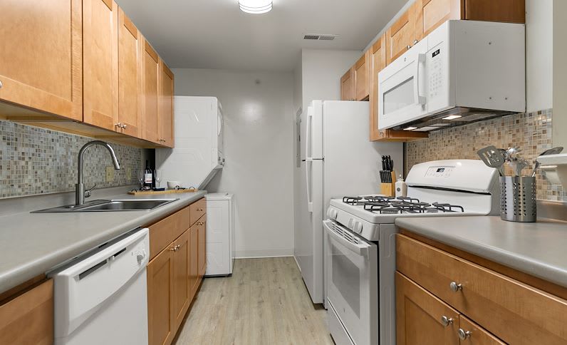 California Apartments – photo 3