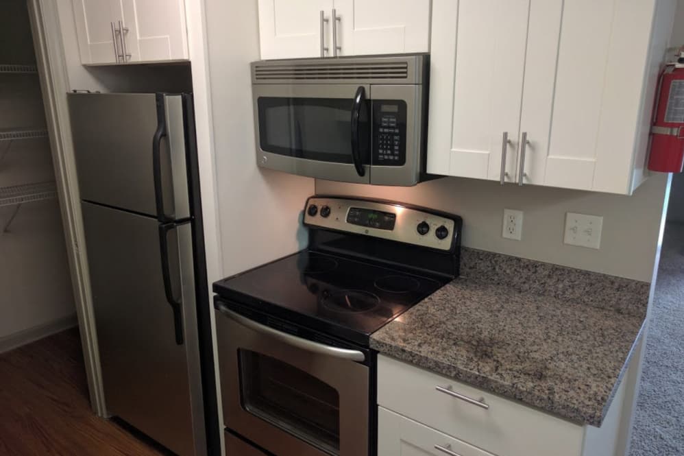 Goldelm at Metropolitan Apartments – photo 1