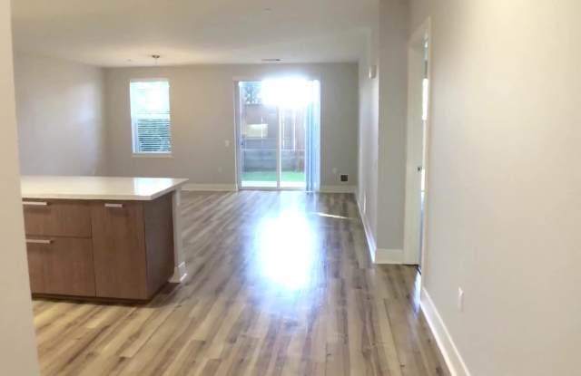 33 North property video
